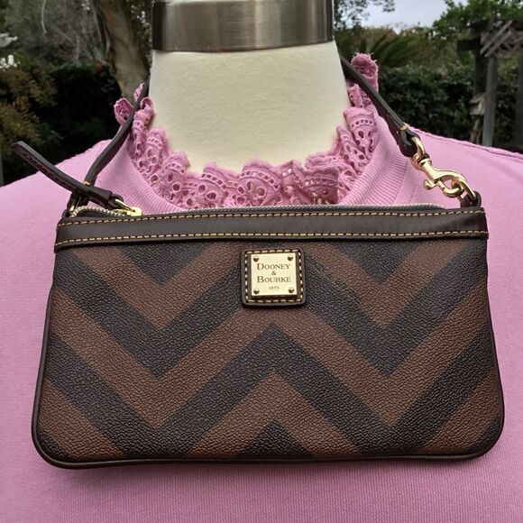 DOONEY AND BOURKE WRISTLET SMALL POUCH GOLD TONE HARDWARE - Picture 10 of 14